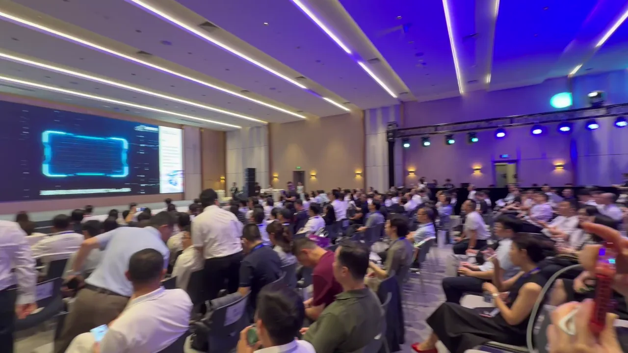 TokenFactory 产品视频在论坛现场放映